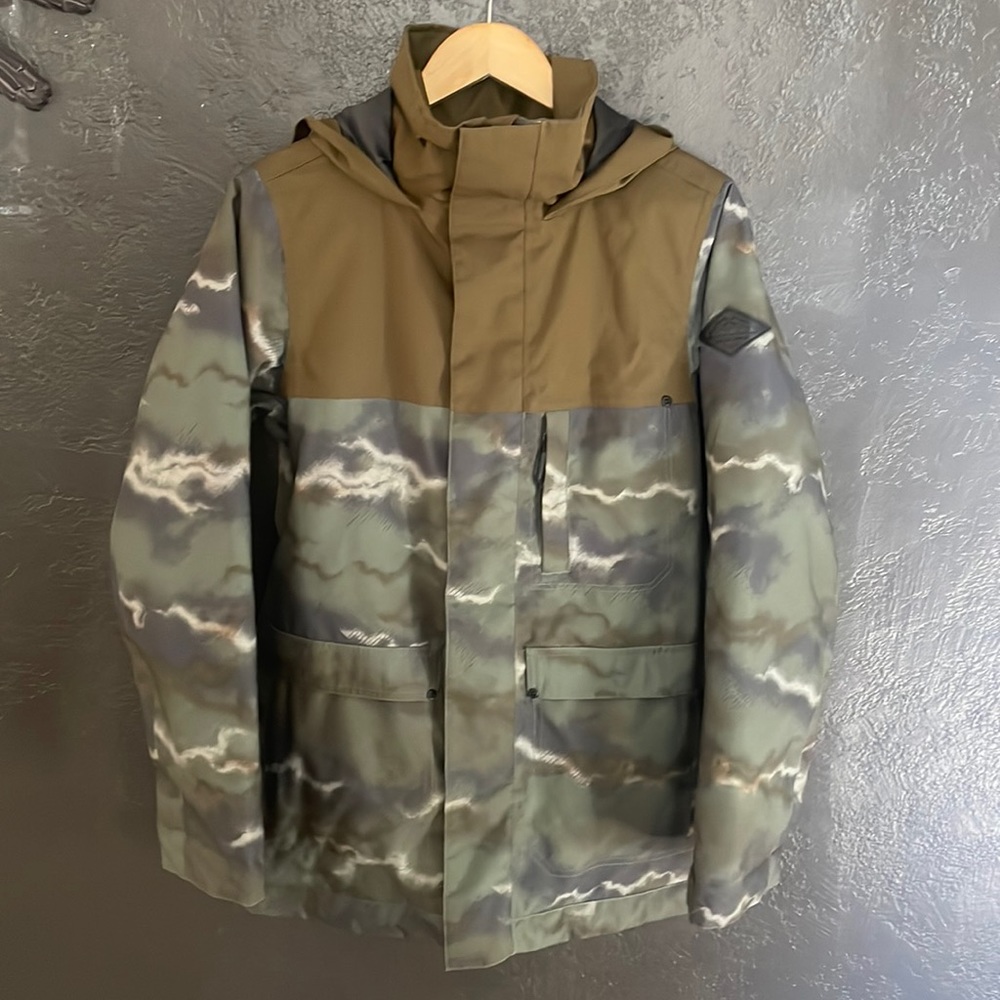 Womens Medium Dakine Ski/Snowboard Jacket - insulated